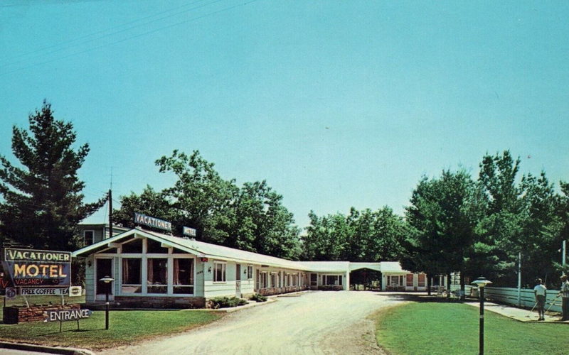 Vacationer Motel - Vintage Postcard